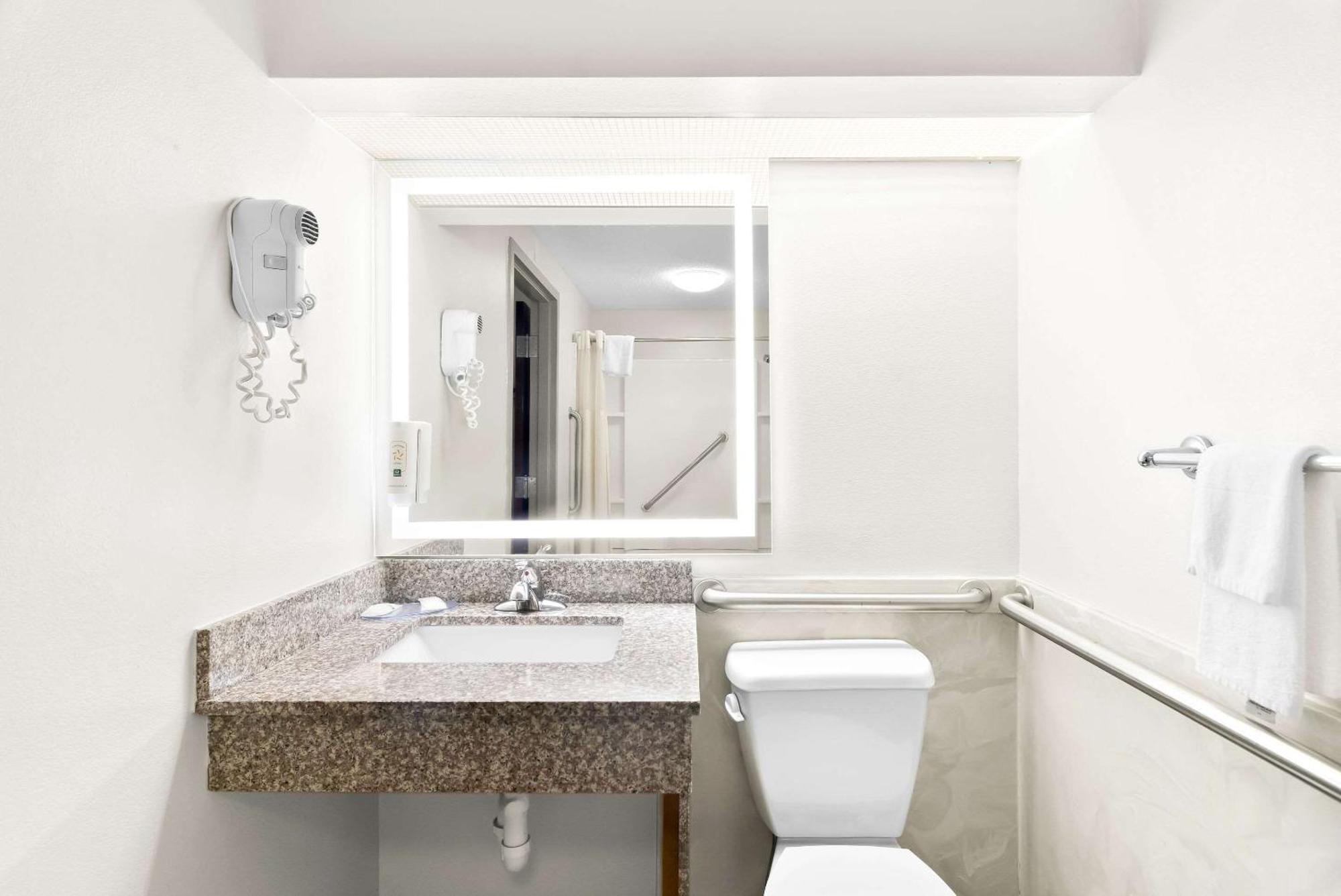 Quality Inn Russellville Екстериор снимка