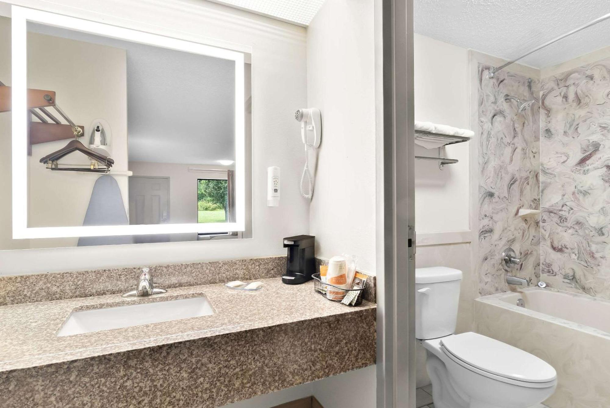 Quality Inn Russellville Екстериор снимка